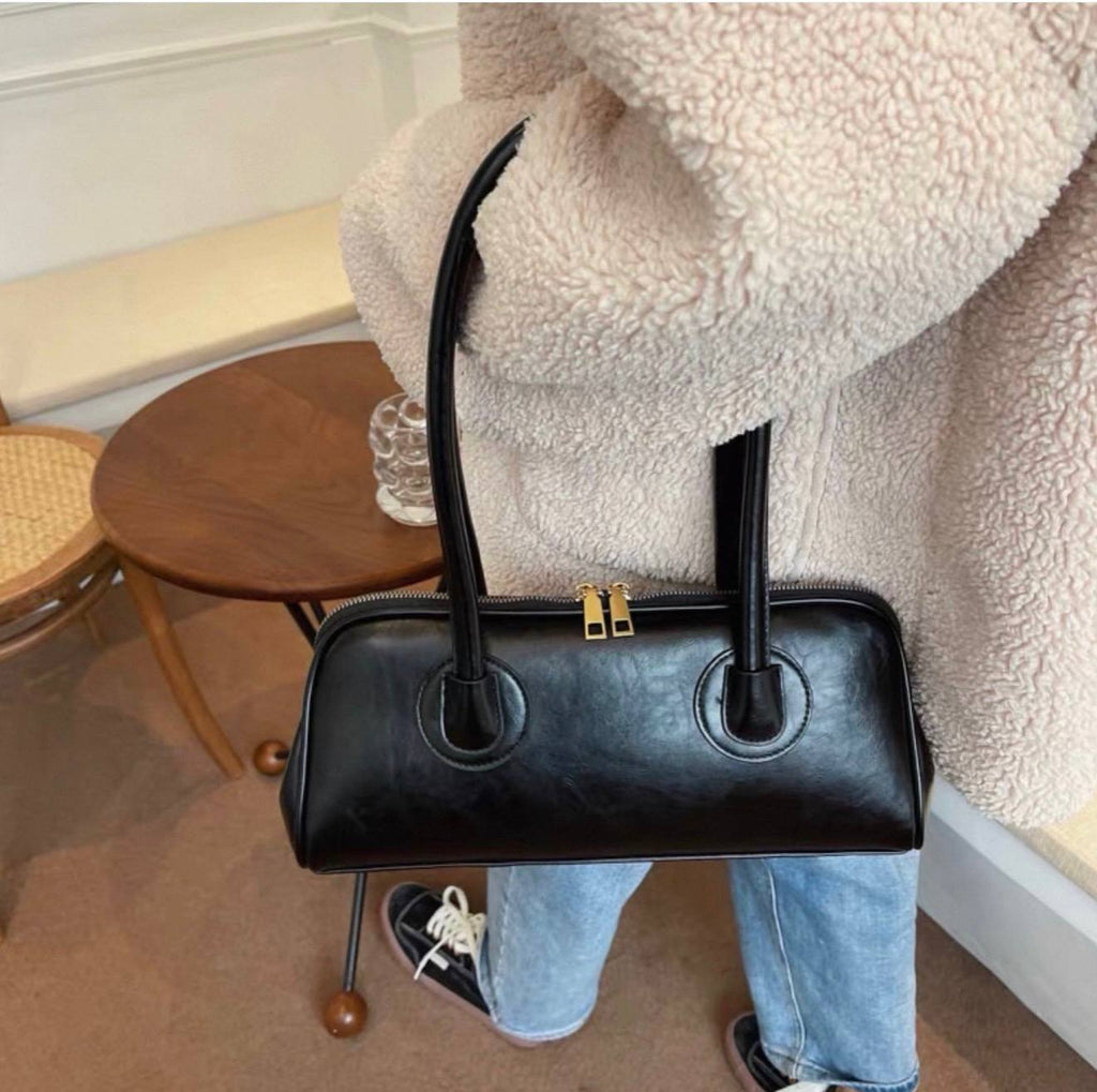 حقيبة كتف سوداء