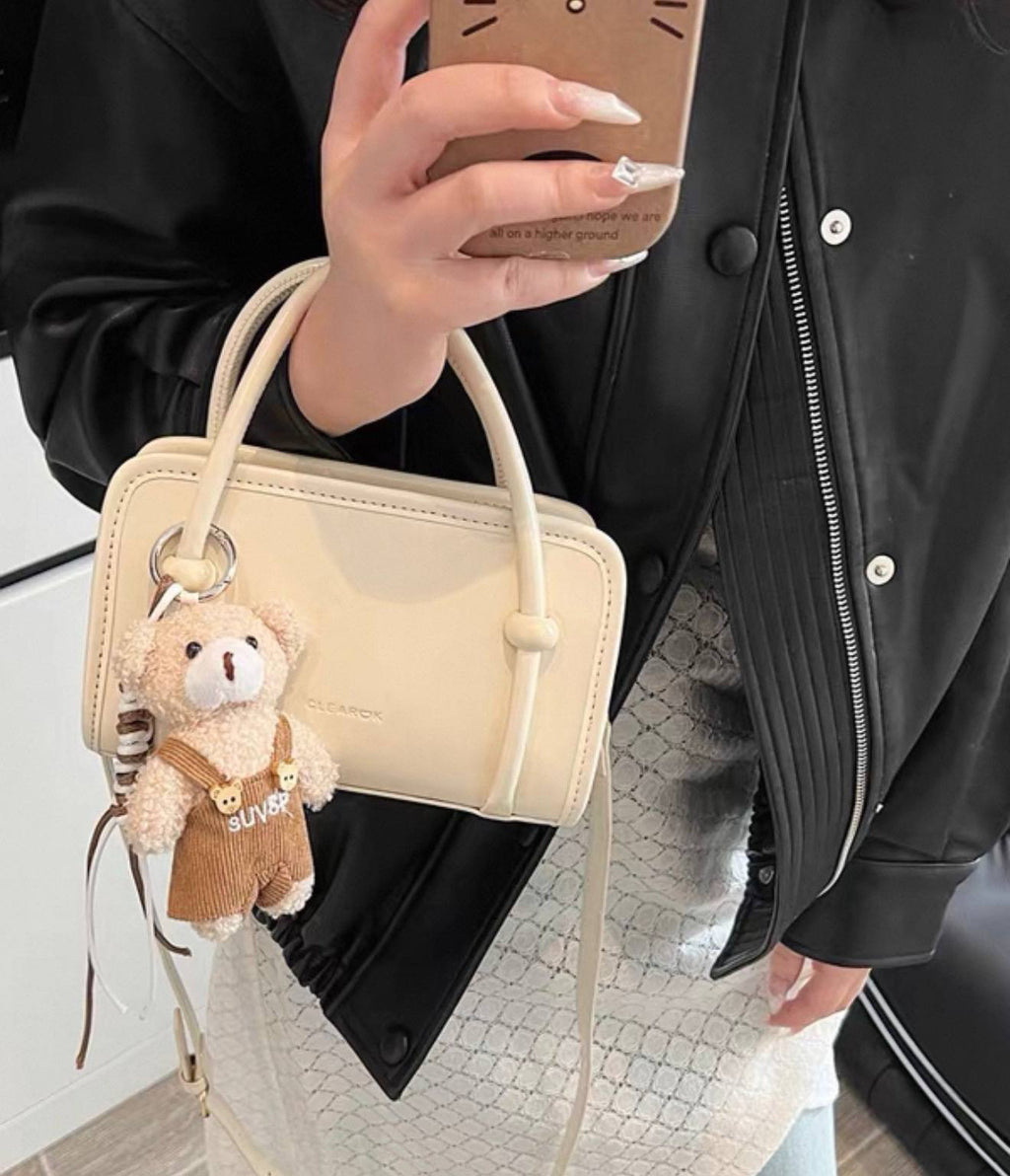 حقيبه يد نسائية مع دب مدالية💕🎀💝