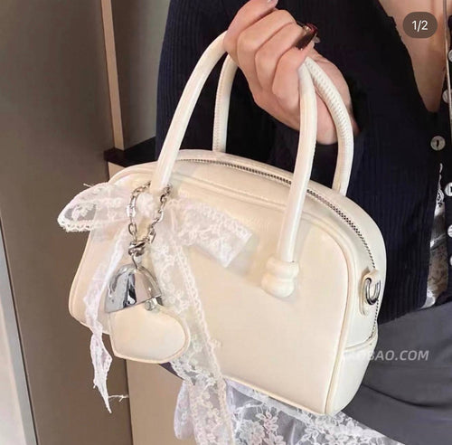 حقيبة جلد دزاين ياباني مع شريط &nbsp;وميدالية على شكل قلب 🎀